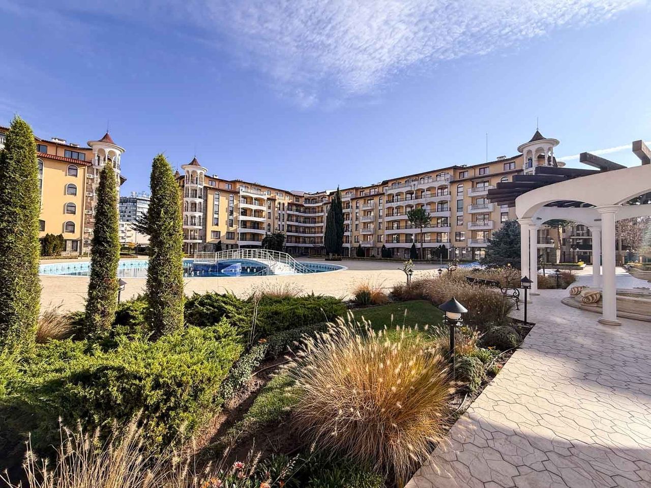 Двухкомнатная квартира в комплексе Royal Sun